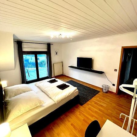 Praktisches Zimmer Im Grossen Haus Mit Garten Düsseldorf Dış mekan fotoğraf