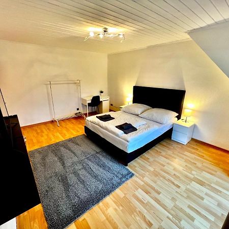 Praktisches Zimmer Im Grossen Haus Mit Garten Düsseldorf Dış mekan fotoğraf