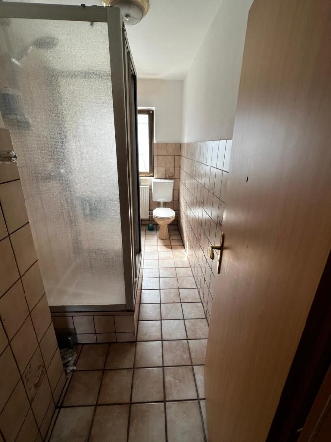 Praktisches Zimmer Im Grossen Haus Mit Garten Düsseldorf Dış mekan fotoğraf