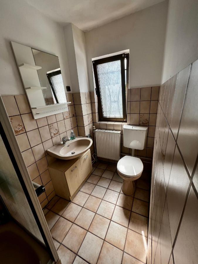 Praktisches Zimmer Im Grossen Haus Mit Garten Düsseldorf Dış mekan fotoğraf